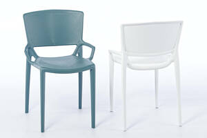 Der Kunststoffstuhl Riviera ist praktisch für alle Zwecke nützlich